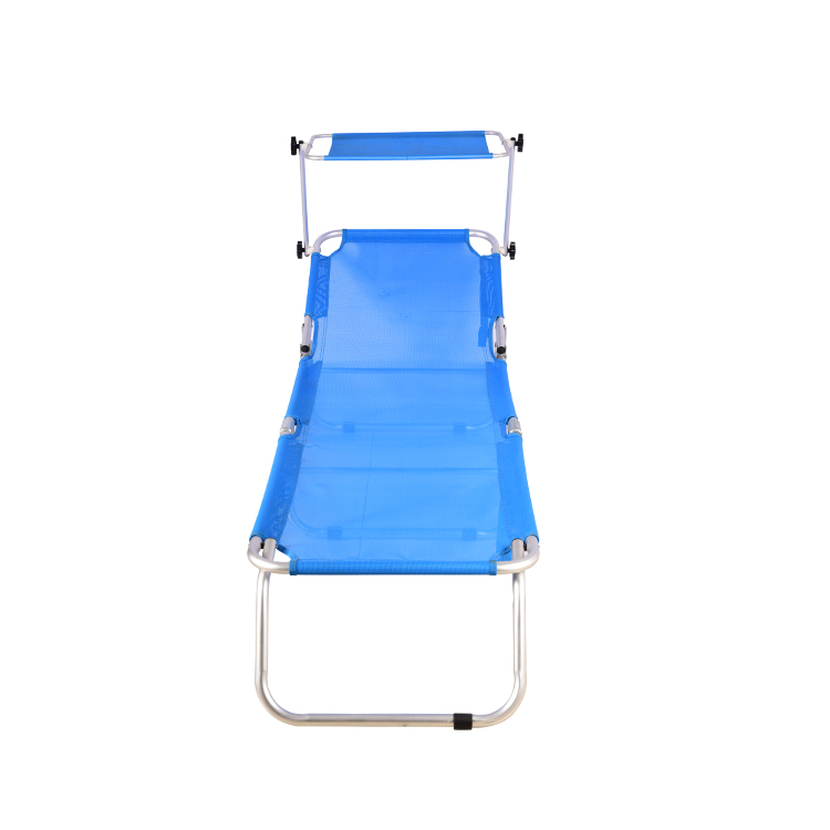 Strandbett im Freien mit Sonnenschirm