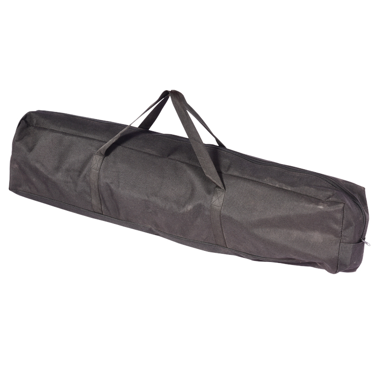 Campingbett im Freien mit Seitentaschen